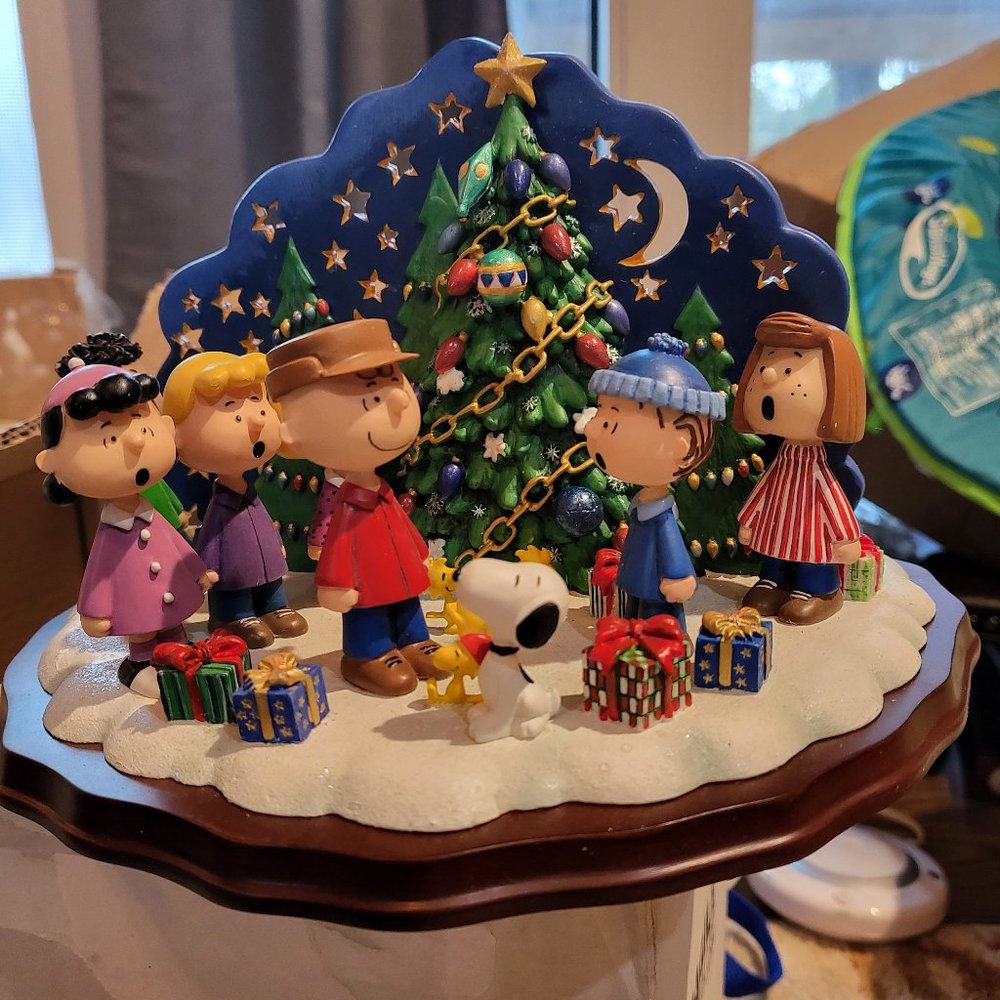 Peanuts its the Christmas tree scene